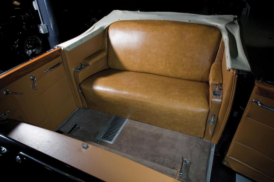 Cadillac V16 Presidential Convertible Parade Limousine by Fleetwood 1938 года  (фото 7 из 57)